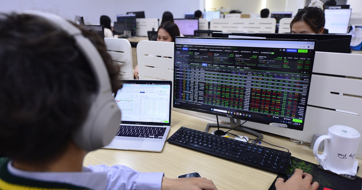 Một pha ngoạn mục, VN-Index tăng vọt cuối phiên sau khi mất 36 điểm