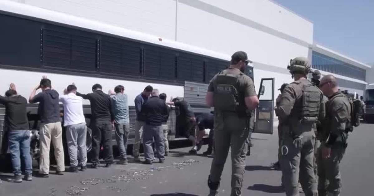 Tranh cãi luật di trú Mỹ sau vụ bắt giữ 300 người Hàn tại nhà máy Hyundai