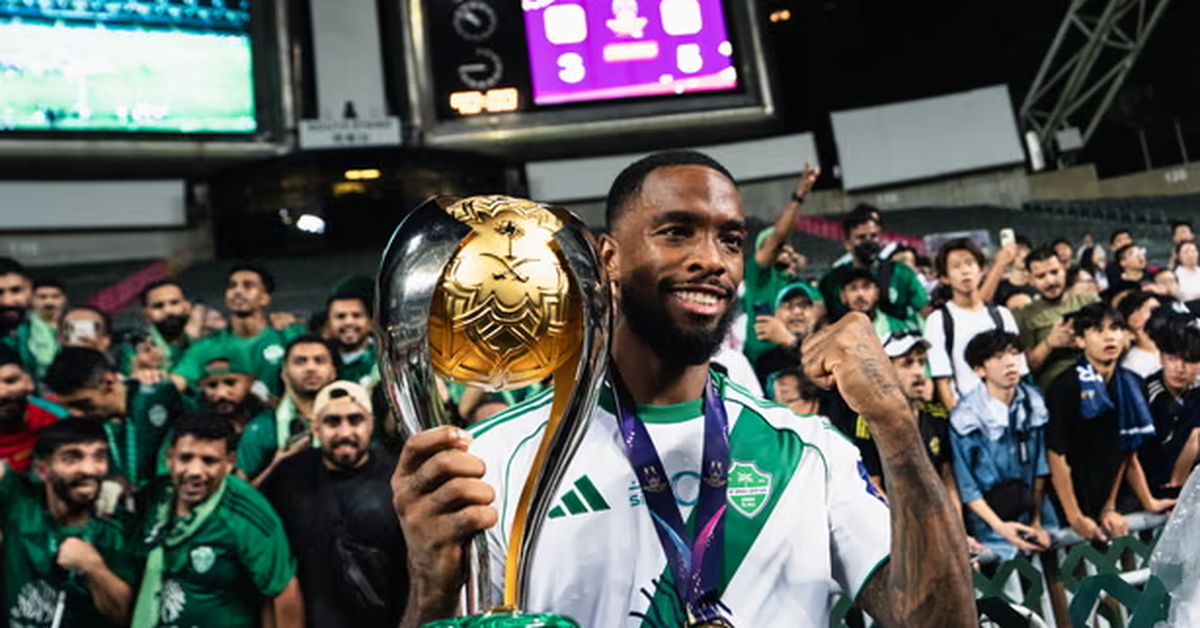 Bắt chước Ronaldo, tiền đạo người Anh nói Saudi Pro League đẳng cấp ngang Premier League