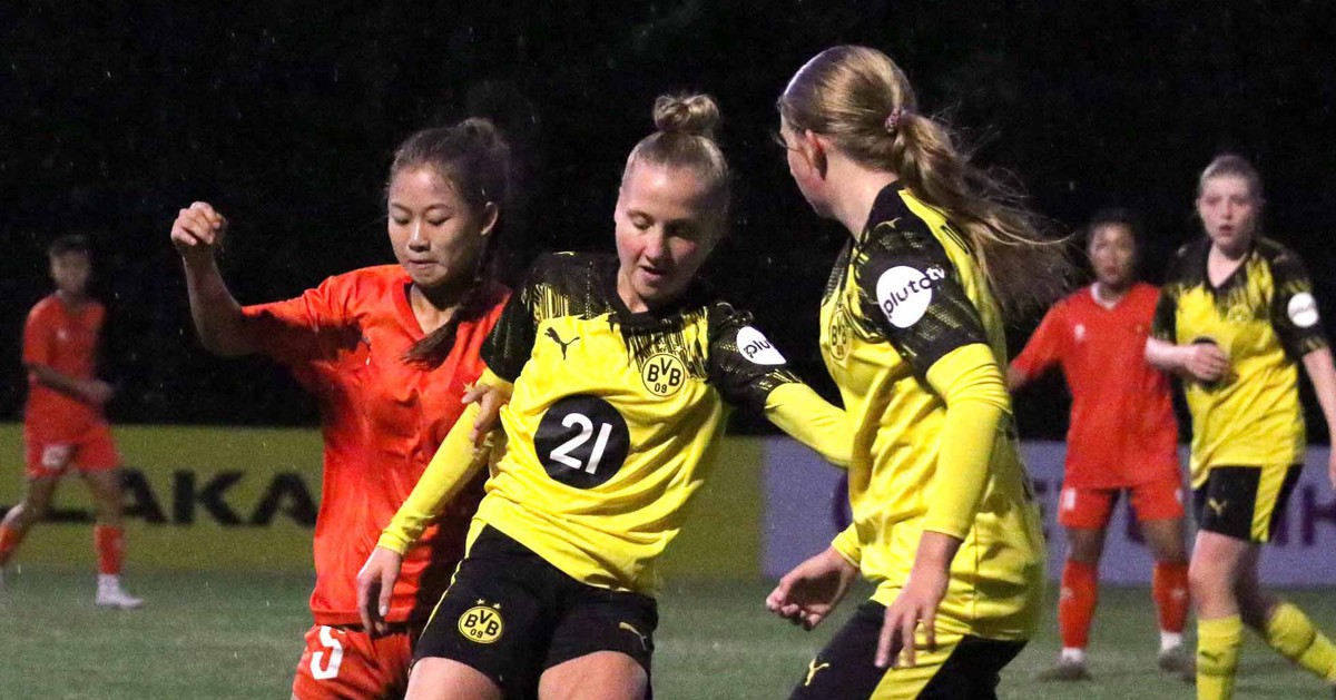 Đội nữ Việt Nam thắng đậm nữ Borussia Dortmund