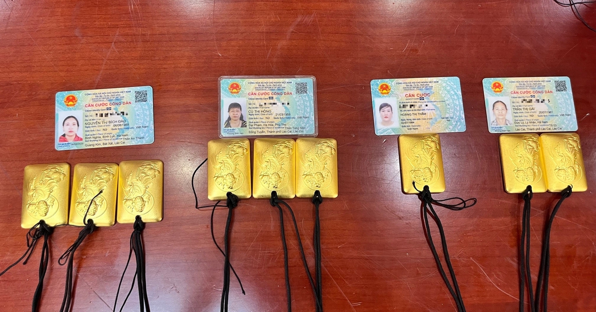 Bốn phụ nữ vận chuyển trái phép 2,5kg vàng từ Trung Quốc về Việt Nam