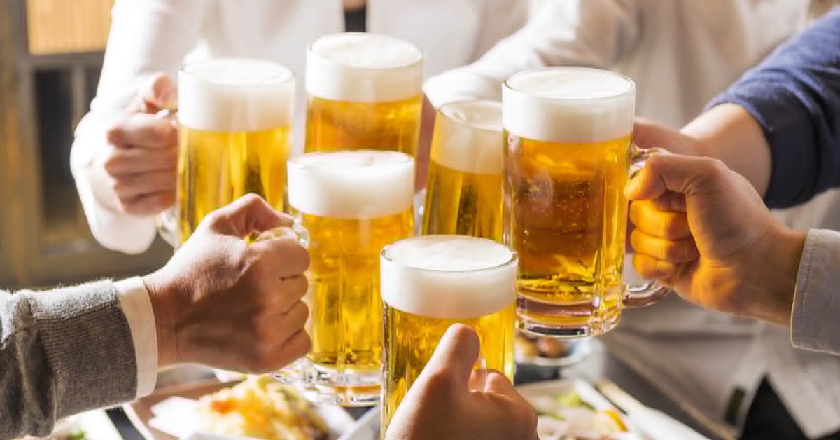 Giới trẻ Nhật Bản từ chối rượu bia, văn hóa 'giao tiếp qua bàn nhậu' sắp bị khai tử?