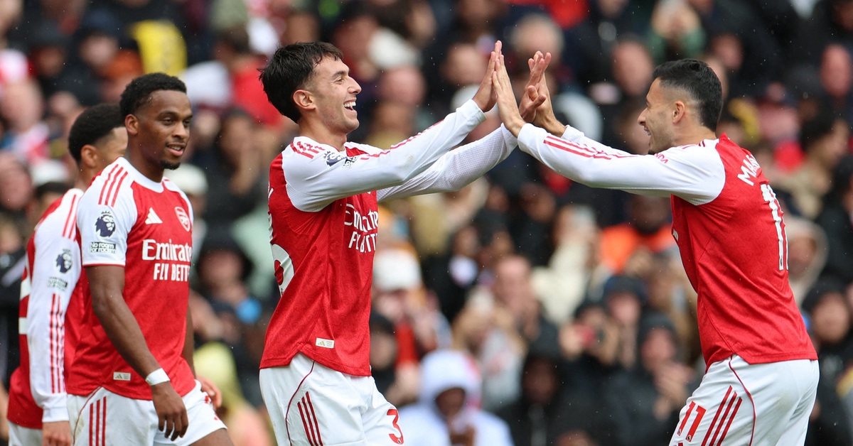 Arsenal lại thắng nhờ bài đá phạt góc