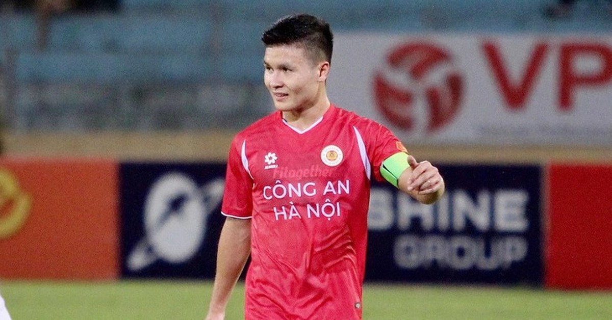 Video Đình Triệu bất lực trước cú dứt điểm bất ngờ của Quang Hải