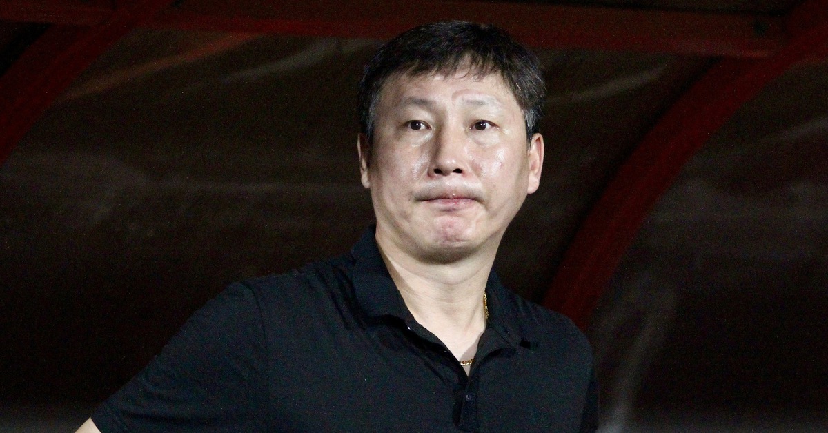 HLV Kim Sang Sik tái cơ cấu Ban huấn luyện đội tuyển