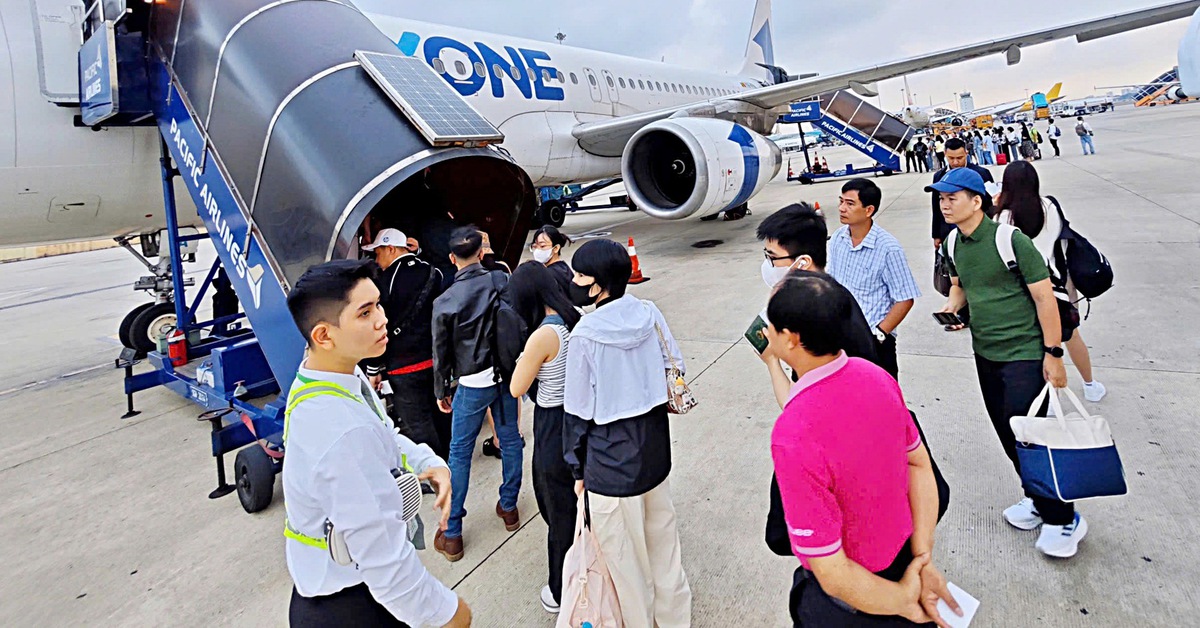 Hàng triệu vé máy bay Tết 2026 bán sớm, chưa kịp mừng đã sốc vì giá cao
