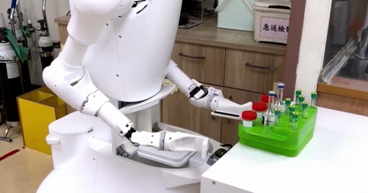 Dự báo thiếu 4,5 triệu y tá, tương lai bệnh nhân sẽ được robot hướng dẫn, phát thuốc?