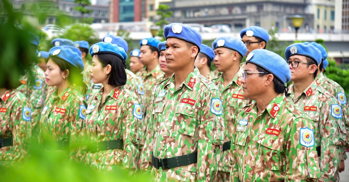 Chiến sĩ 'mũ nồi xanh' dâng hương Bác Hồ trước khi lên đường làm nhiệm vụ tại Nam Sudan lần thứ 7