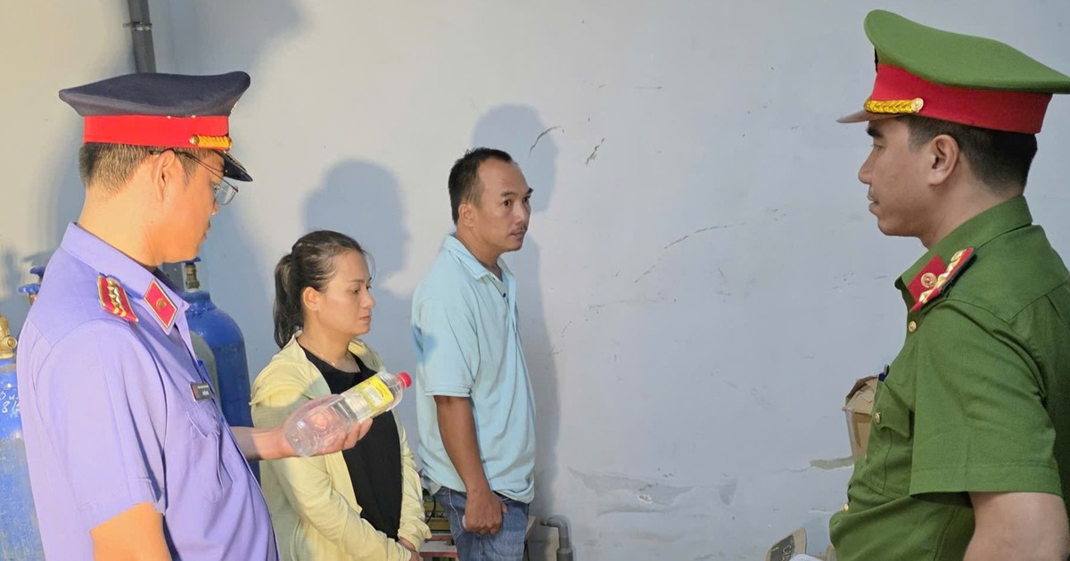 Pha axit với nước lã làm cả ngàn lít giấm giả, vì tiền mà quá nhẫn tâm