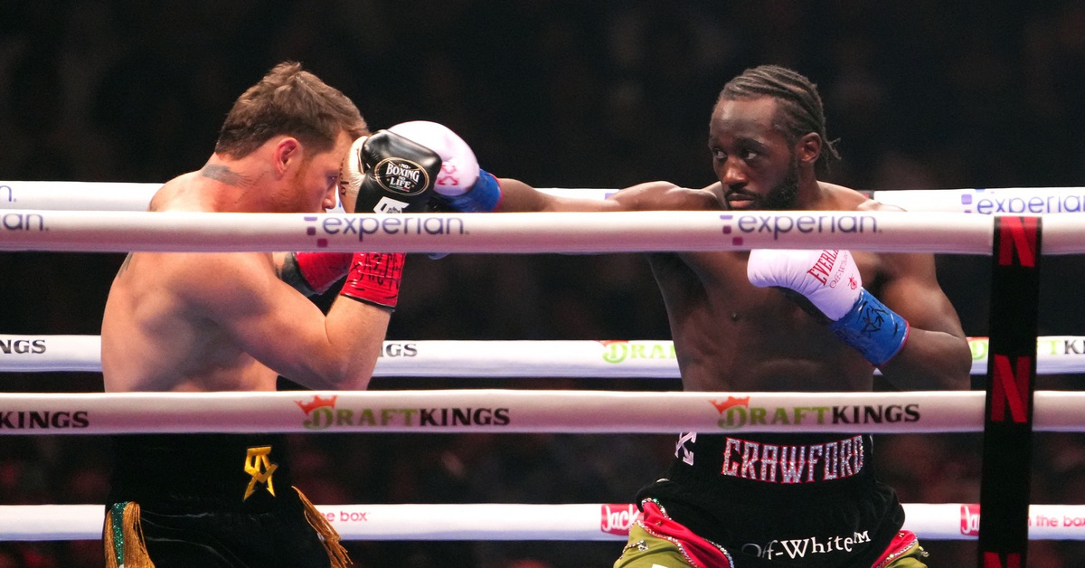 Terence Crawford thắng áp đảo Canelo ở trận 'siêu quyền anh' hạng siêu trung