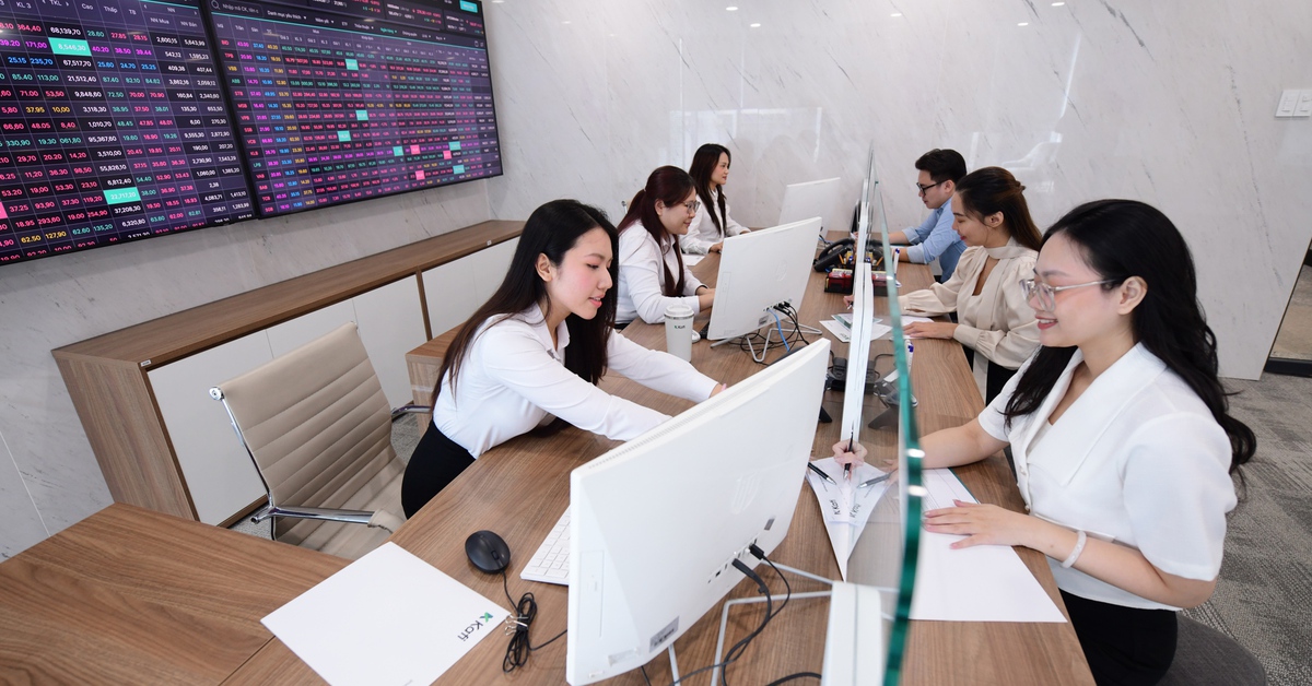 Chính phủ sẽ nghiên cứu áp dụng bán khống chứng khoán, giao dịch trong ngày