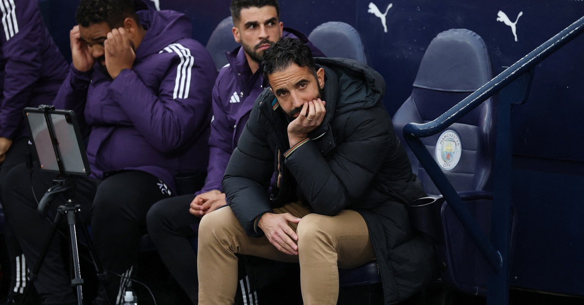 Cổ động viên đòi HLV Amorim từ chức sau trận thua tan nát của Man United