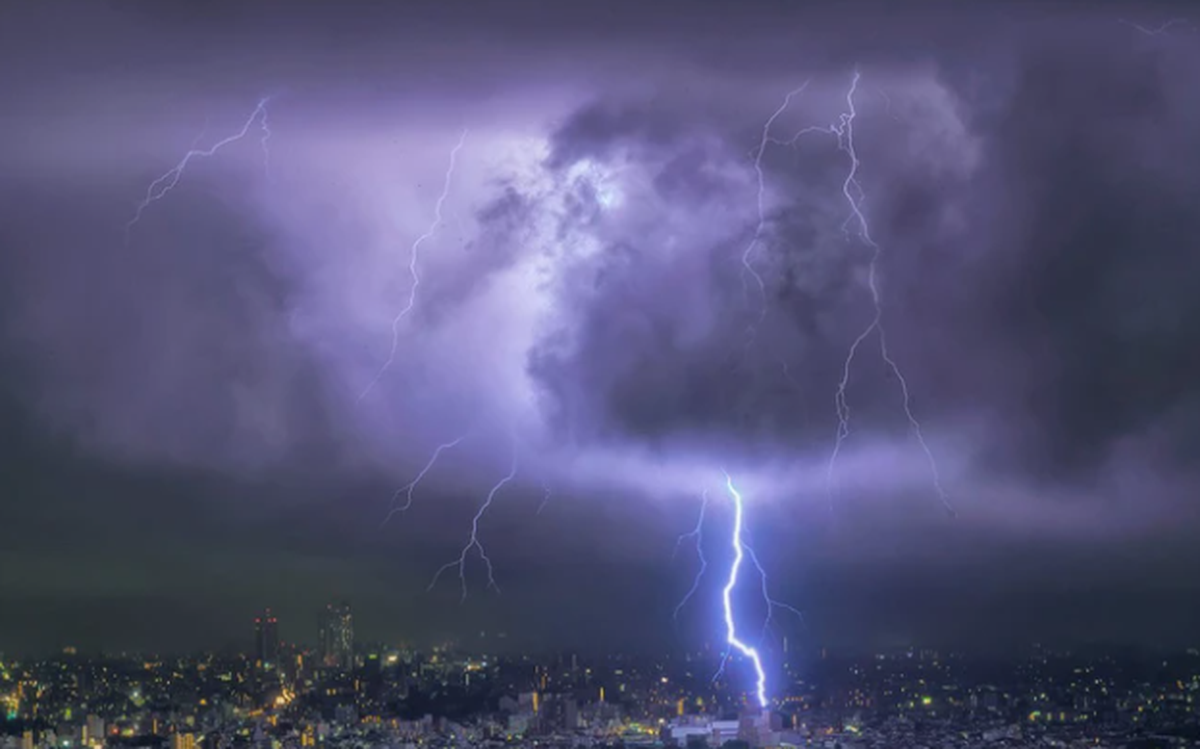 Sấm sét 'leo thang' tại Nhật Bản, khoa học thử đối phó bằng sét nhân tạo