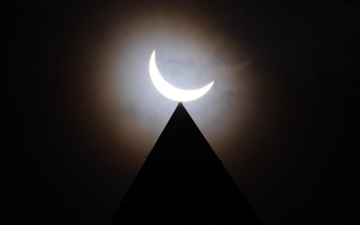 Sắp nhật thực, Việt Nam có xem được 'mặt trăng ăn mặt trời'?