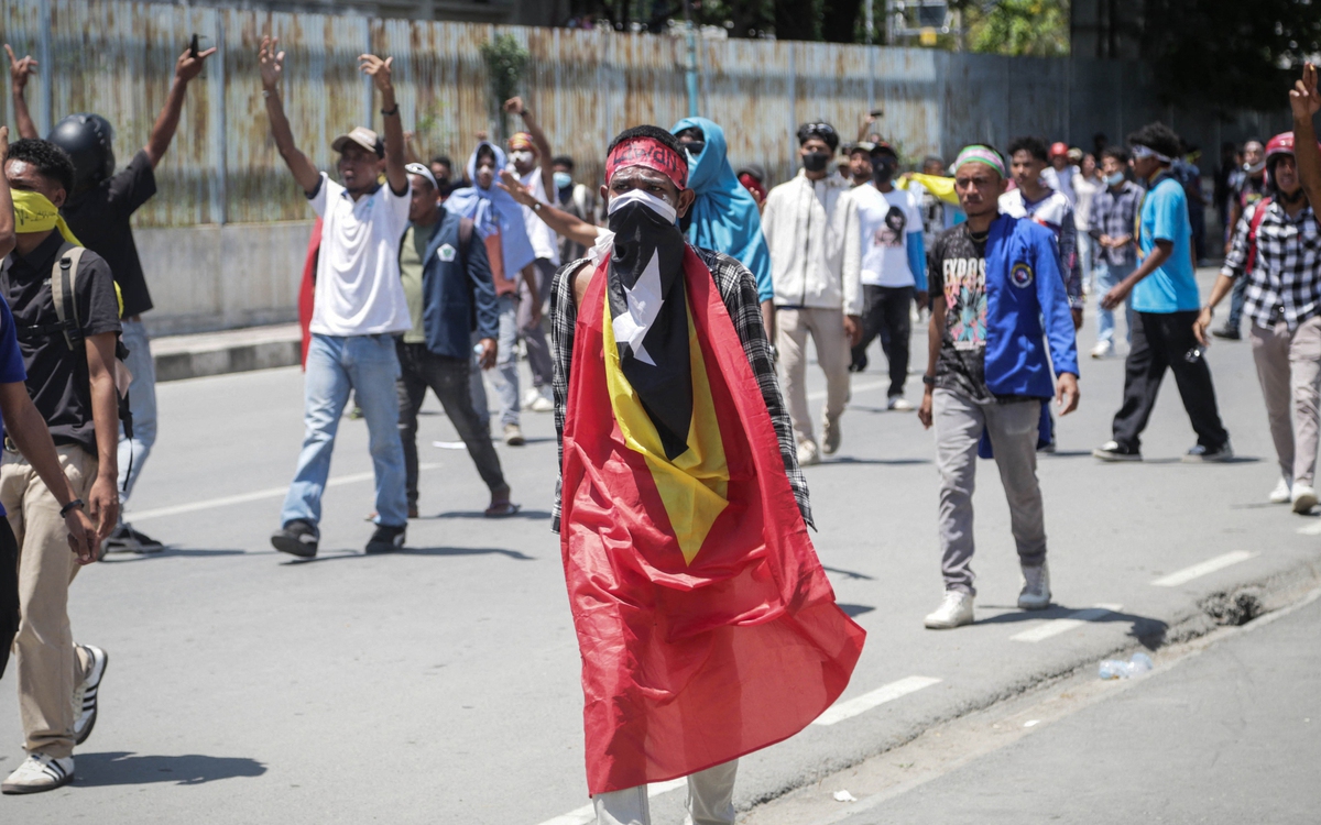 Timor Leste: Biểu tình phản đối cấp ô tô cho nghị sĩ, tổng thống kêu gọi không bạo lực