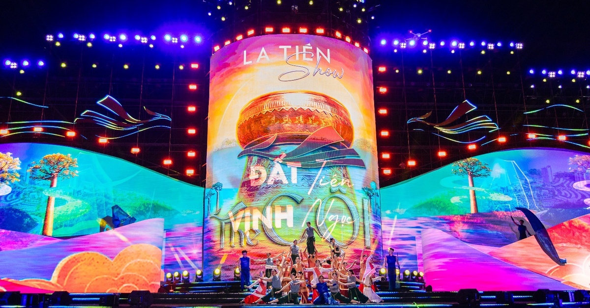 Khán giả hòa trong không gian nghệ thuật La Tiên Show - The Cội