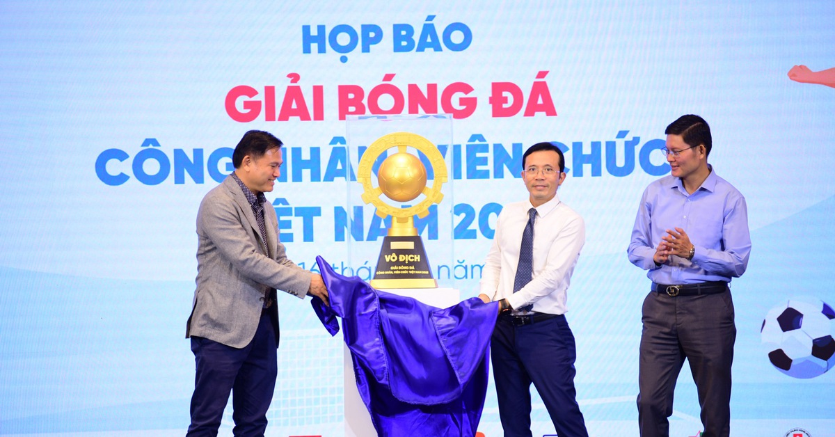 Chiếc cúp đặc biệt Giải bóng đá công nhân, viên chức Việt Nam 2025