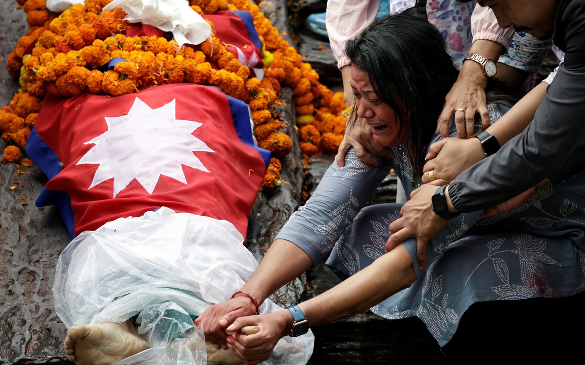 Hàng ngàn tù nhân Nepal quay lại nhà tù, nhiều người tự nguyện