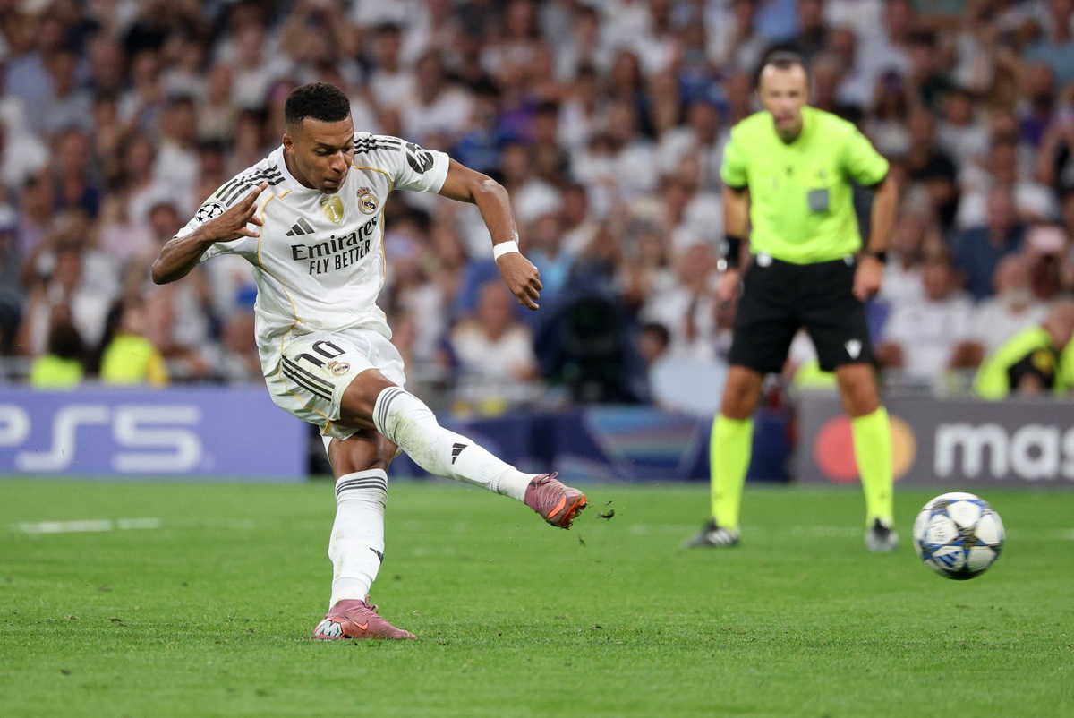 Tranh cãi về luật bóng chạm tay trong vòng cấm giúp Real Madrid giành chiến thắng