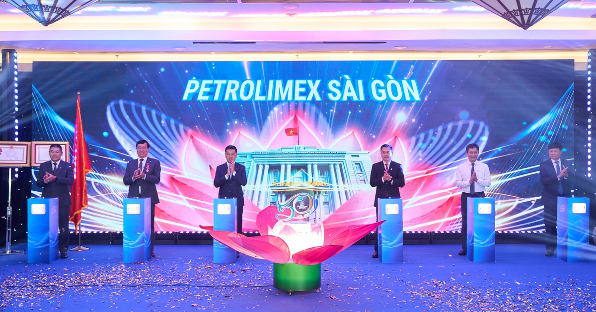 Petrolimex Sài Gòn kỷ niệm 50 năm thành lập và đón nhận Huân chương Lao động hạng nhất