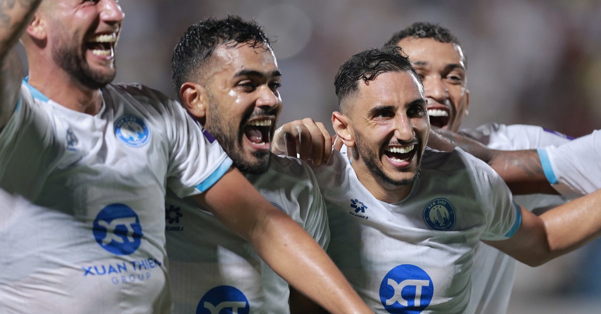 CLB Nam Định thắng giòn giã đội bóng Thái Lan