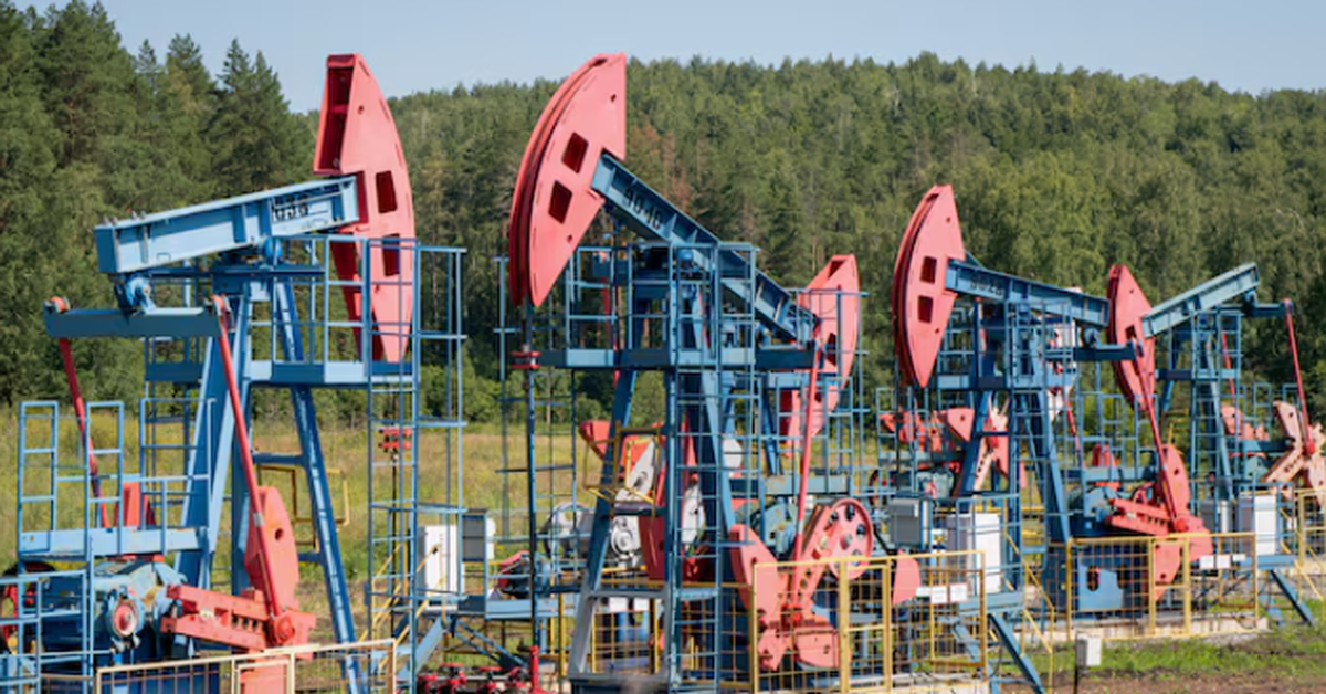 Không có chuyện 'Nga cắt giảm sản lượng dầu vì bị Ukraine tấn công'