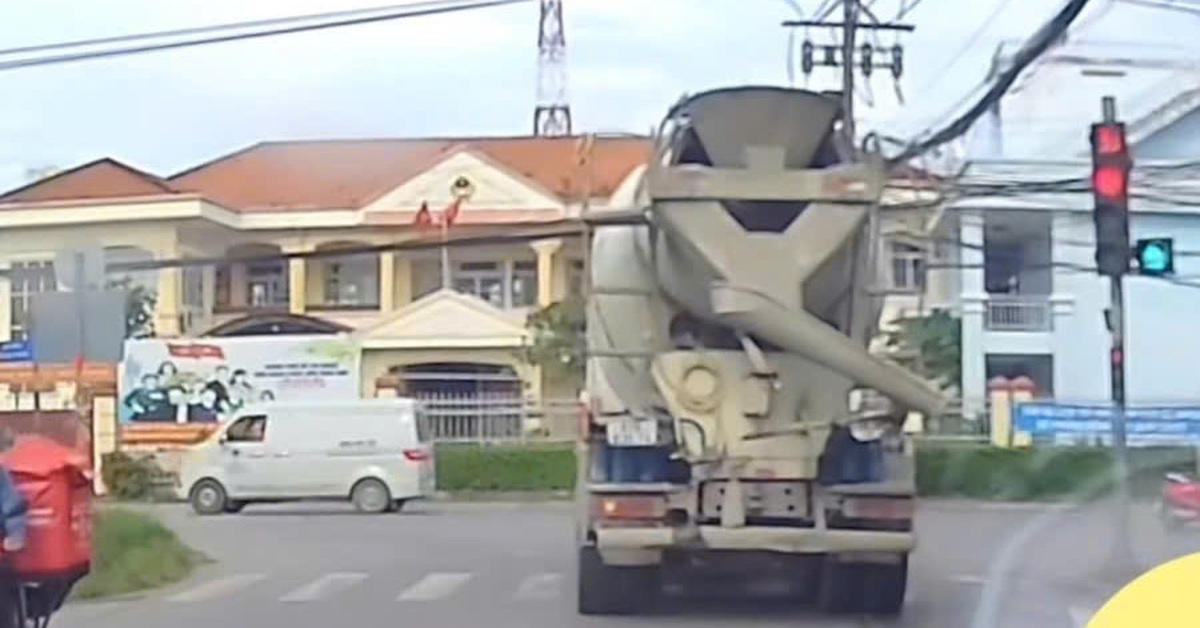 Xác minh clip xe bồn vượt đèn đỏ tại giao lộ ở xã Bình Mỹ, TP.HCM