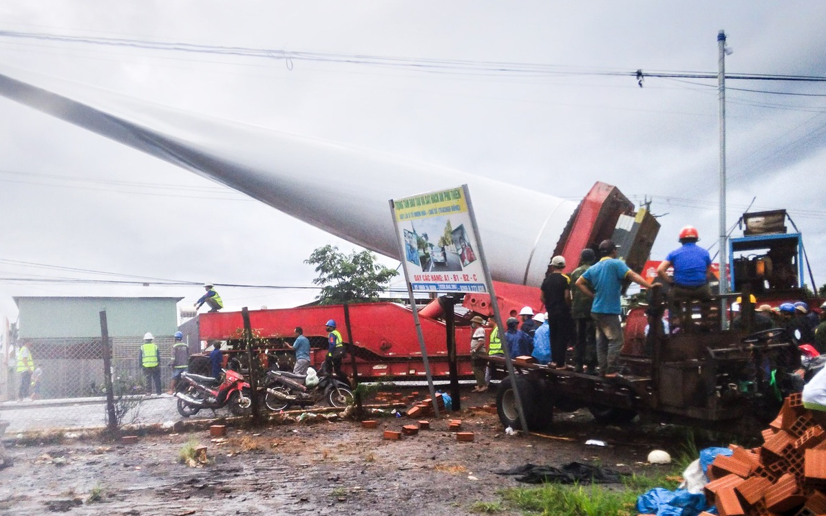 Phúc thẩm vụ chặn xe chở cánh quạt điện gió để đòi bồi thường, 10 người dân bị phạt tù