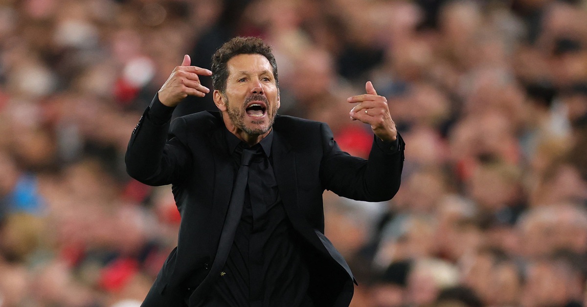 HLV Simeone: 'Tôi bị cổ động viên Liverpool lăng mạ suốt trận đấu'