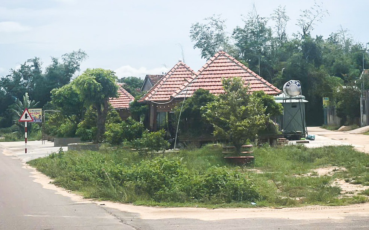Quán cà phê kiên cố 'mọc' trái phép trên đất công do xã quản lý