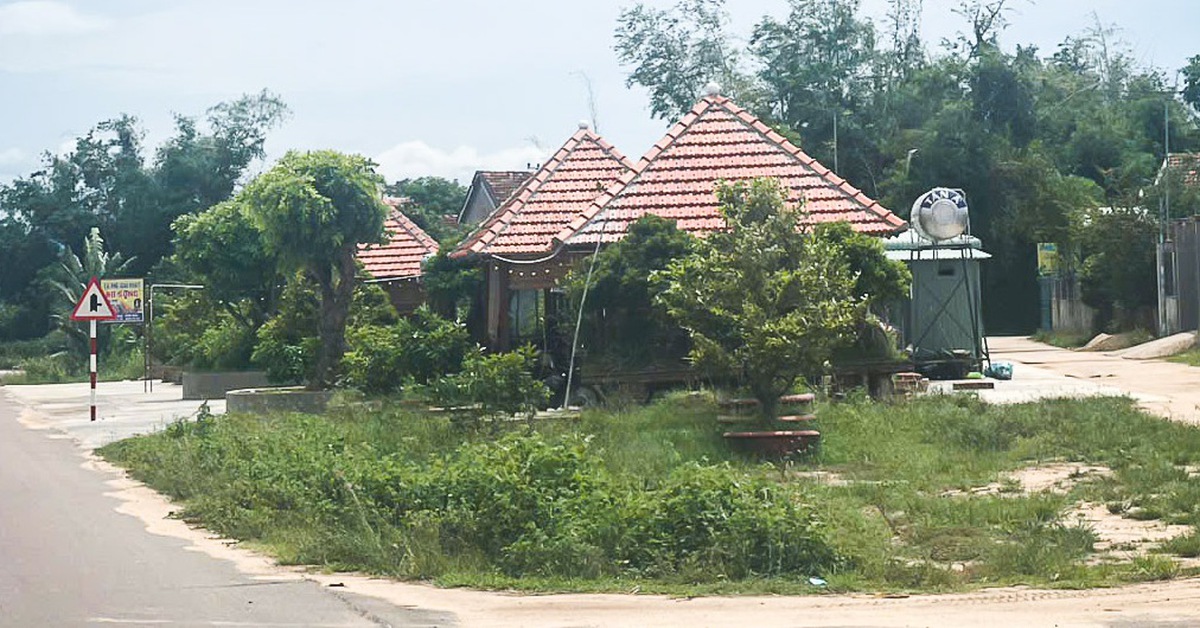 Quán cà phê kiên cố 'mọc' trái phép trên đất công do xã quản lý