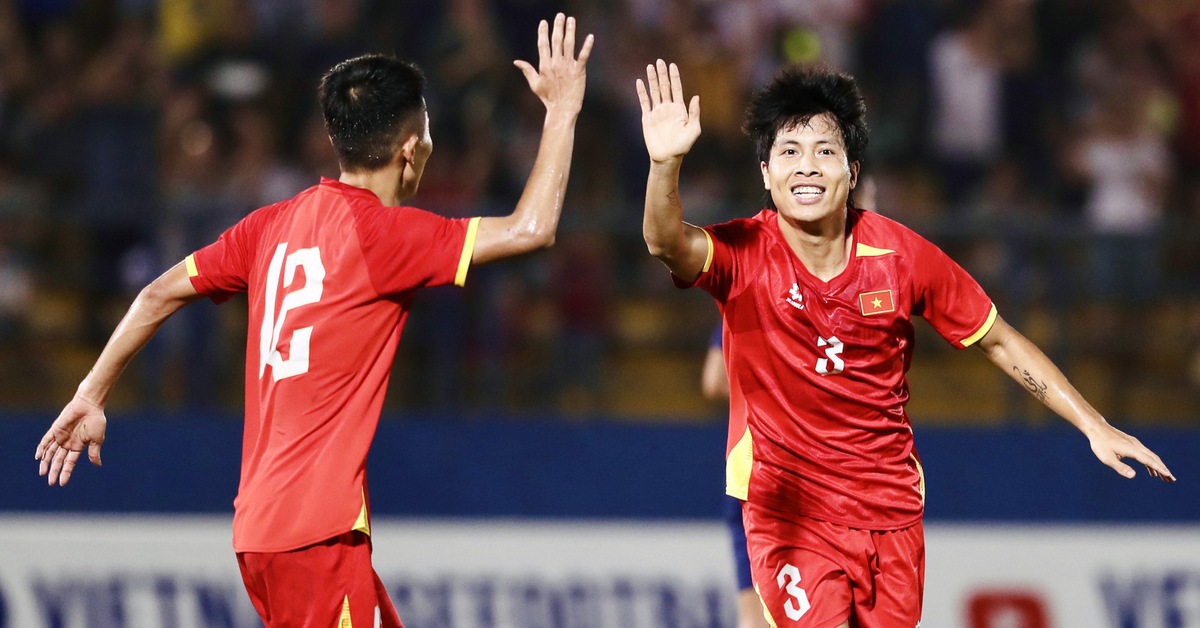 Tuyển Việt Nam vẫn rớt hạng FIFA dù không đá với ai