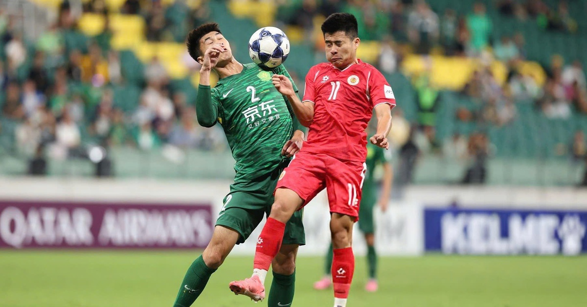 Căng thẳng ở trận CLB Công An Hà Nội - Beijing Guoan, khán giả ném chai lọ xuống sân