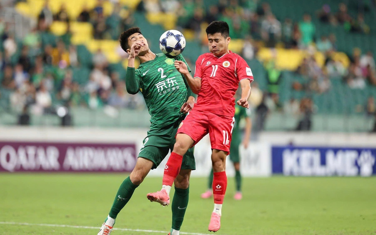 Căng thẳng ở trận CLB Công An Hà Nội - Beijing Guoan, khán giả ném chai lọ xuống sân