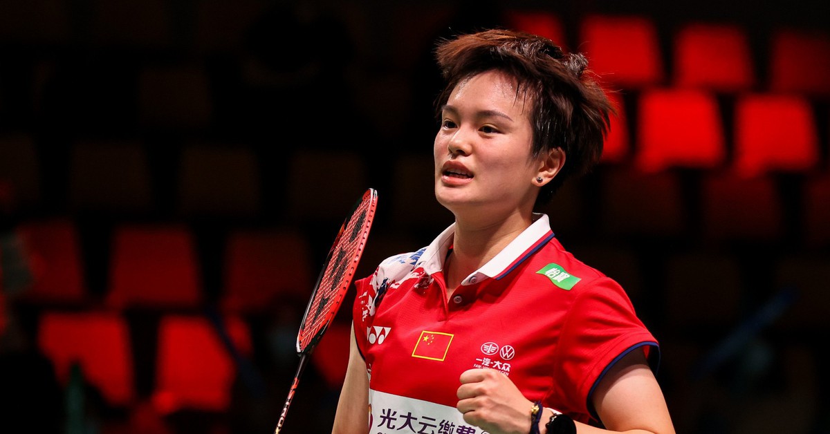 Tay vợt cầu lông mạnh nhất Trung Quốc thua muối mặt trên sân nhà