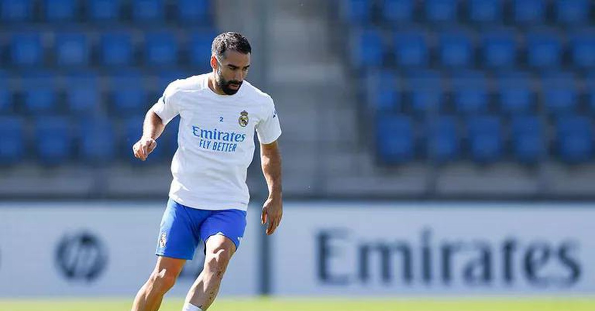 Hậu vệ Real Madrid thách đấu... cờ vua trong lúc chấn thương