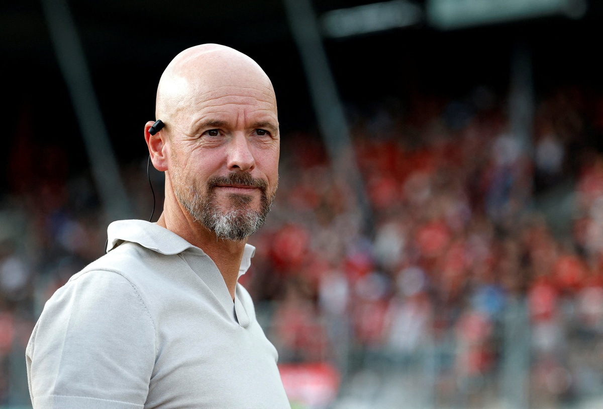 HLV Ten Hag nói gì khi bị sa thải chỉ sau 2 trận?