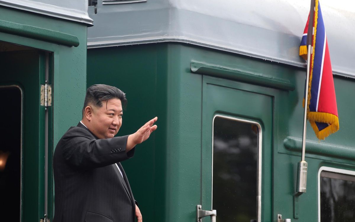 Bên trong đoàn tàu hỏa màu xanh lá của ông Kim Jong Un có gì?