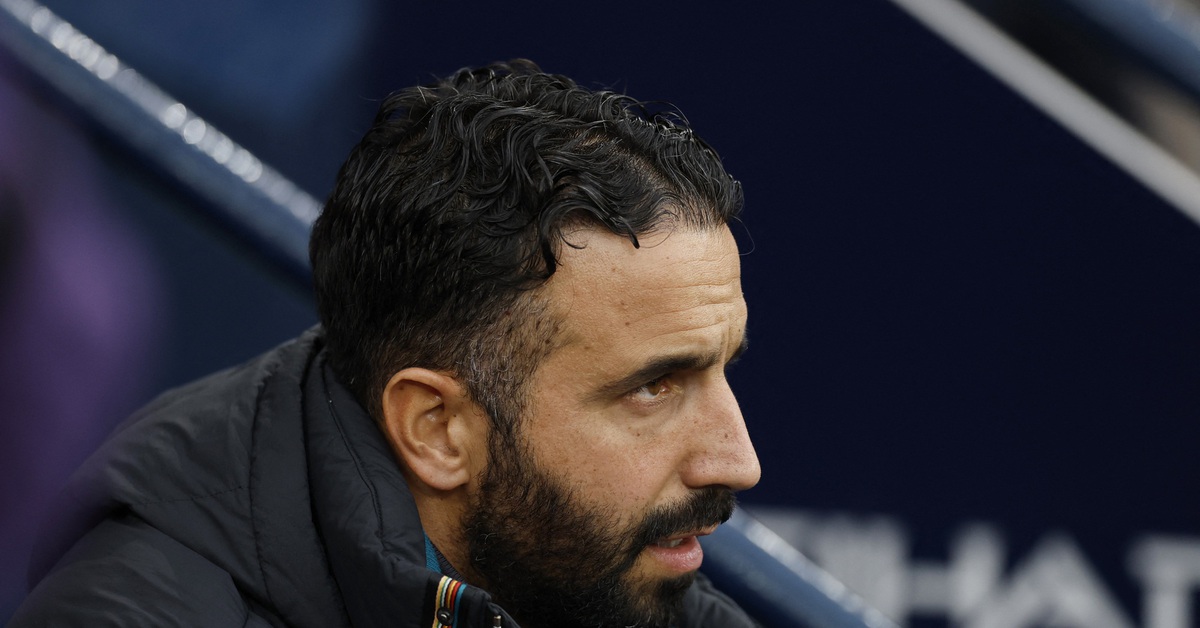 HLV Amorim: 'Ông chủ Man United đề nghị ký hợp đồng mới với tôi'