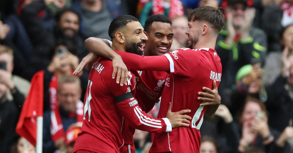 Liverpool cho Arsenal 'hít khói' trong cuộc đua vô địch