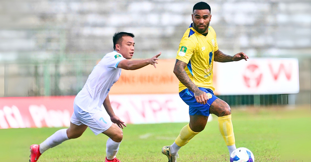 Đồng Tháp thoát thua nhờ thẻ đỏ và ngoại binh