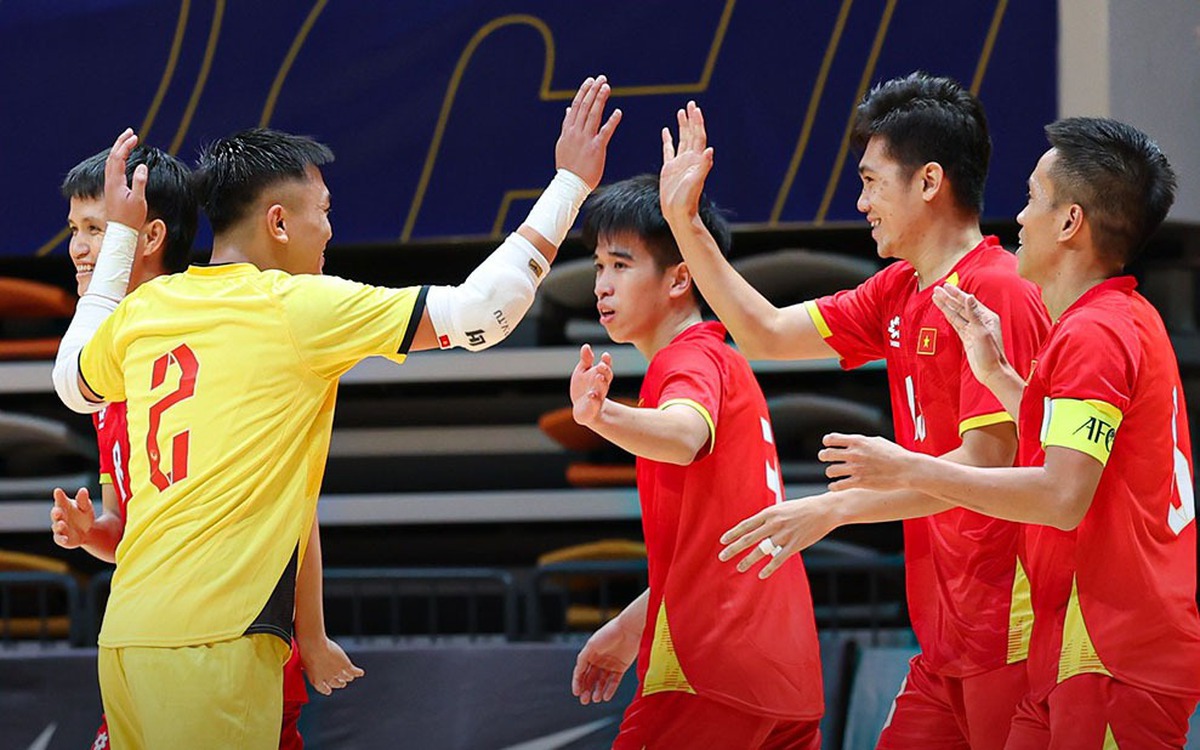 Tuyển futsal Việt Nam khiến Hong Kong thua muối mặt