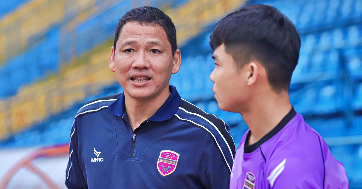 HLV Anh Đức hồi hộp chờ 2 ngoại binh đấu CLB Công An TP.HCM