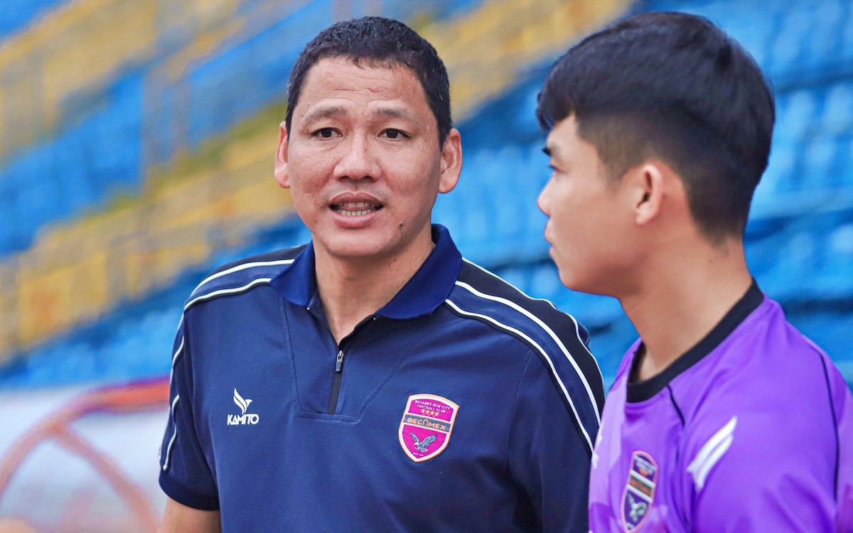 HLV Anh Đức hồi hộp chờ 2 ngoại binh đấu CLB Công An TP.HCM