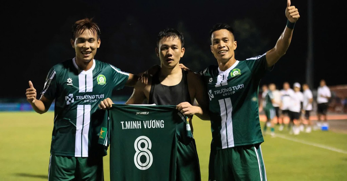 Video Minh Vương lại tỏa sáng trong ngày vắng Công Phượng