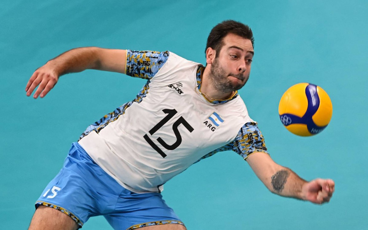 'Ông chú bụng bia' gây sốt giải bóng chuyền thế giới