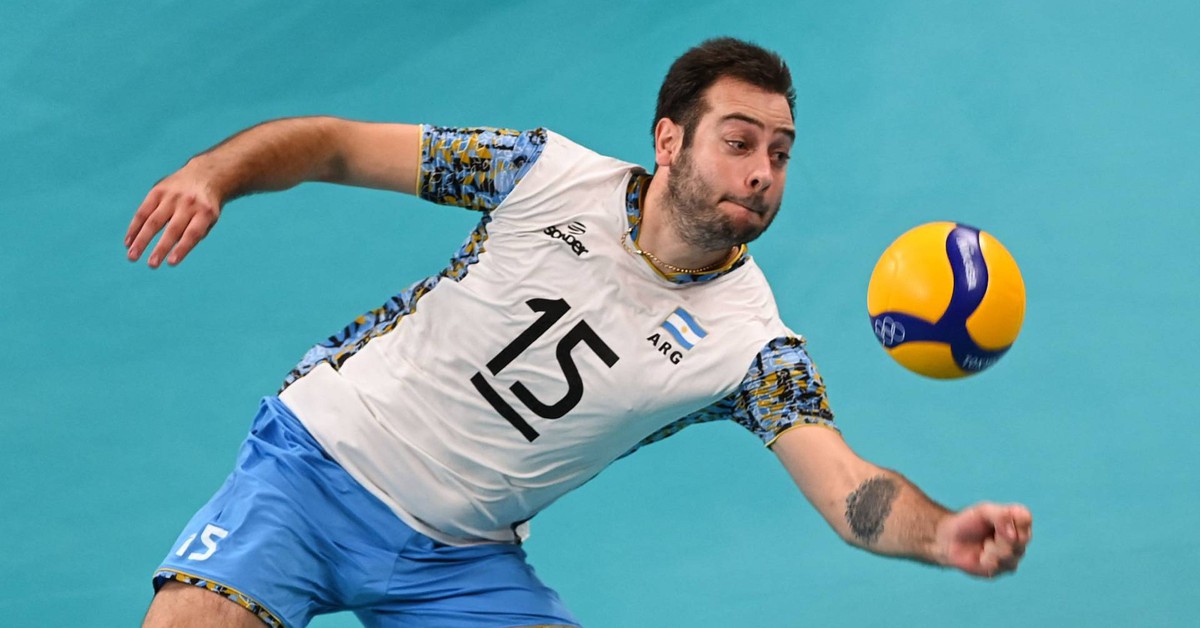 'Ông chú bụng bia' gây sốt giải bóng chuyền thế giới