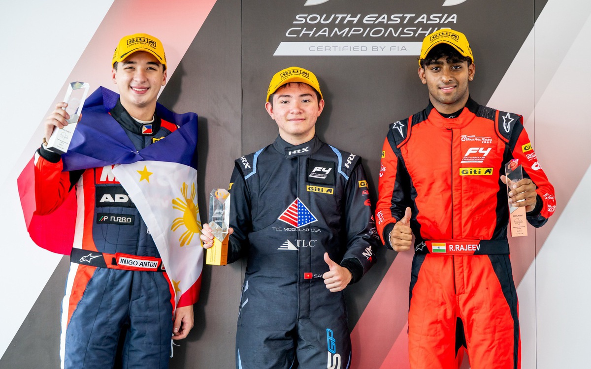 Chàng trai 17 tuổi giúp đua xe Việt Nam đạt cột mốc lịch sử