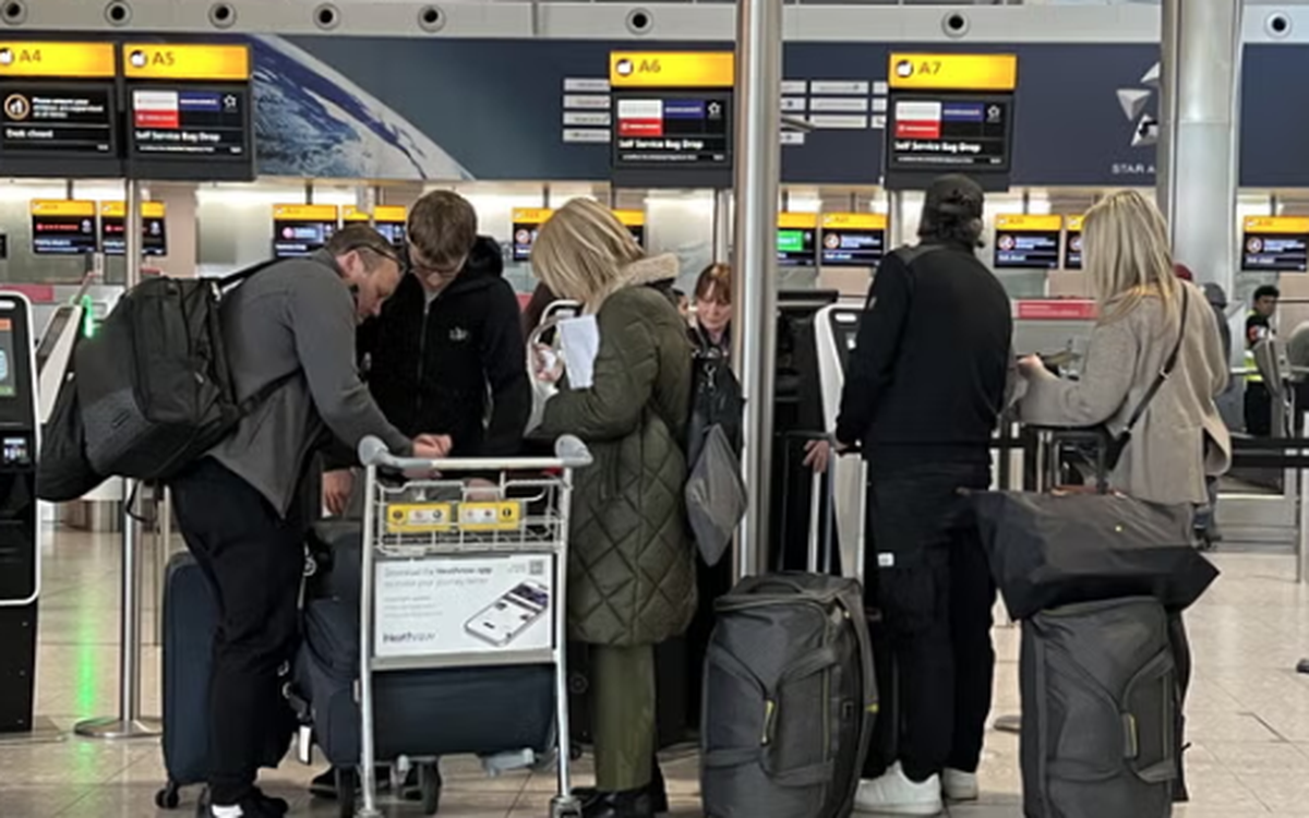 Tấn công mạng gây tê liệt hệ thống làm thủ tục, nhiều sân bay châu Âu phải hoãn, hủy chuyến