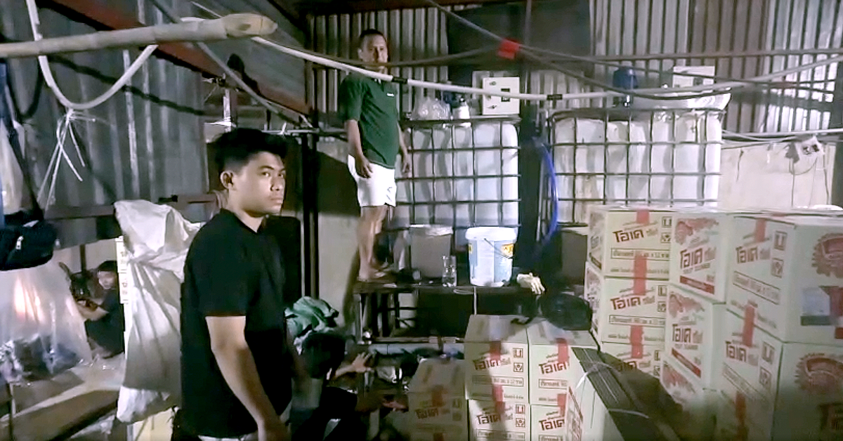 Công an TP.HCM khởi tố nhóm người sản xuất nước giặt, nước tẩy rửa giả